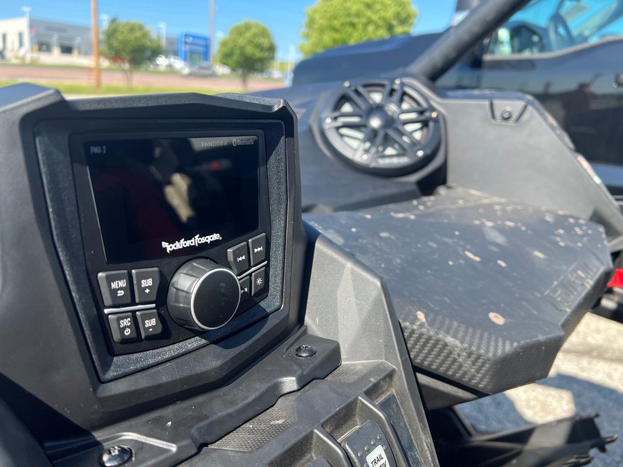 UTV dash stereo and tower speakers