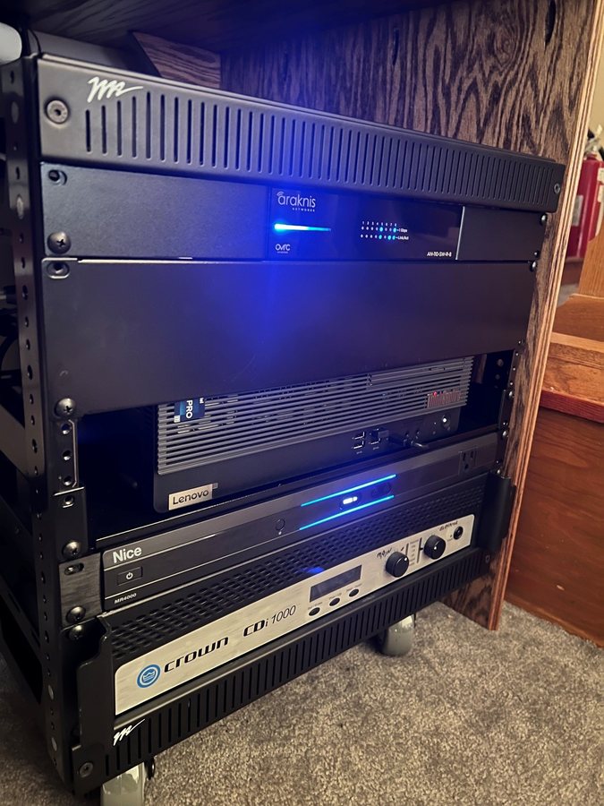 Audio equipment rack with power amplifiers