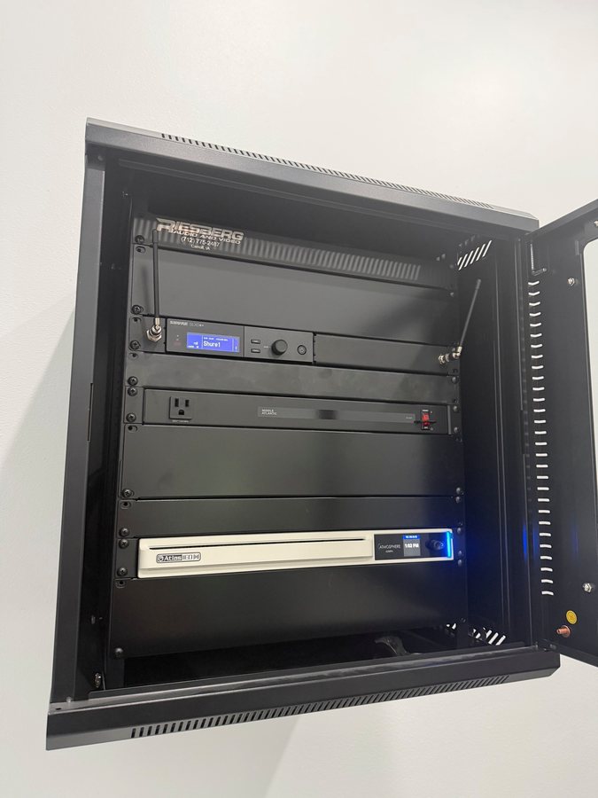 Wall mounted equipment rack with amplifiers